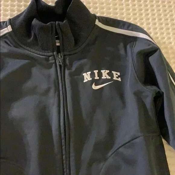 Nike - Picture 2 of 3